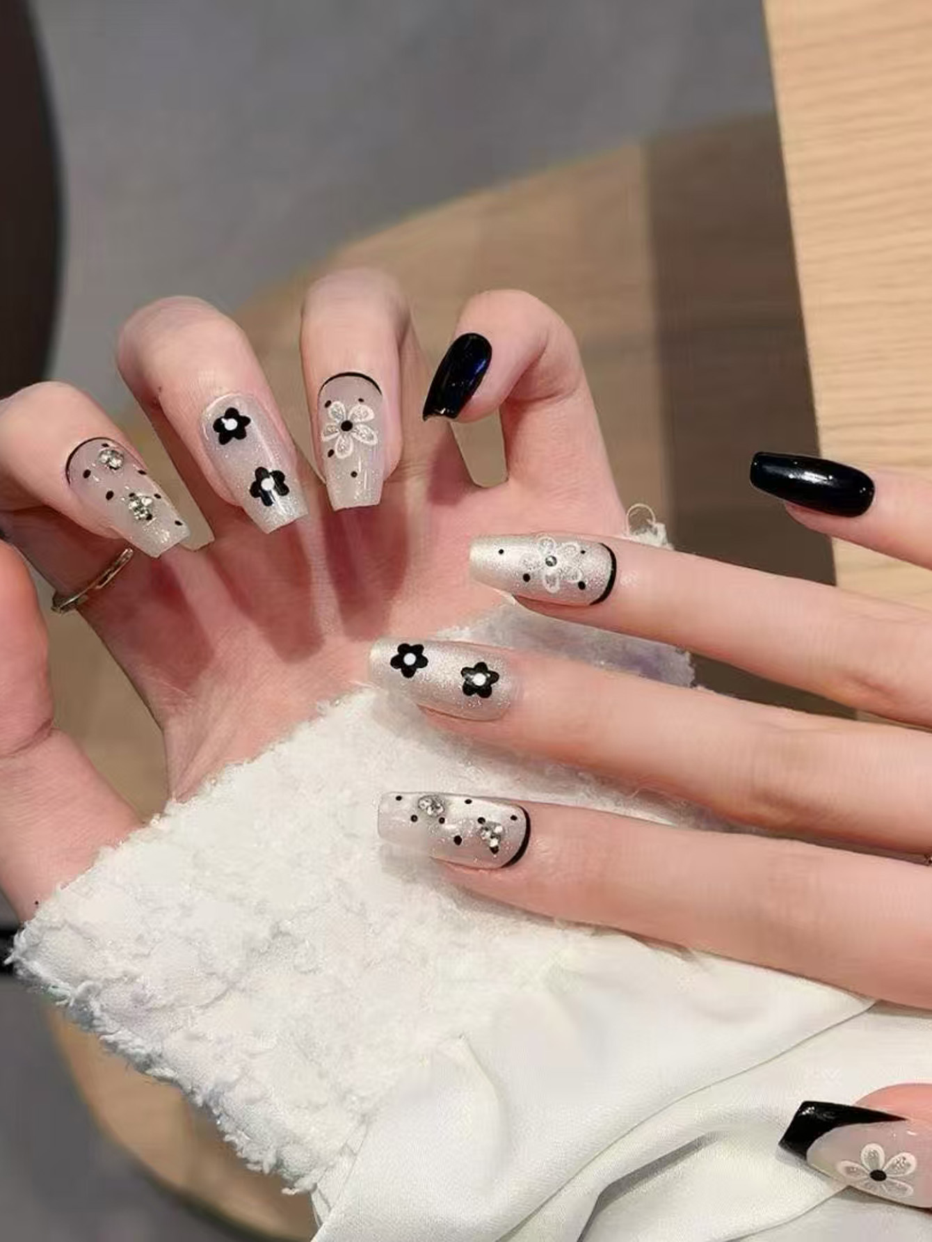 10개입 프레스온 네일, 짧은 프렌치 스타일 블랙 화이 - Nail Art Press On 리뷰 및 가격