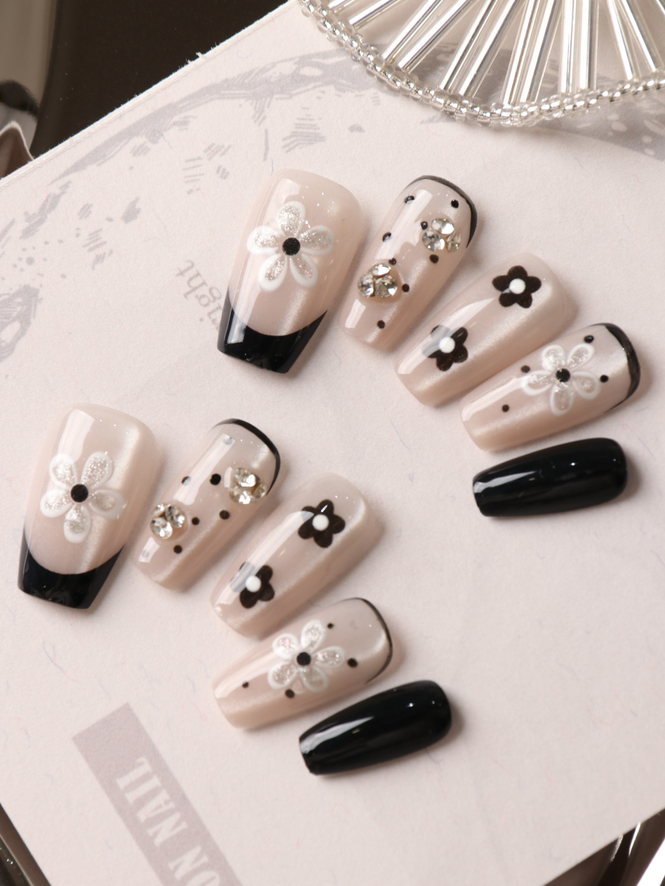 10개입 프레스온 네일, 짧은 프렌치 스타일 블랙 화이 - Nail Art Press On 리뷰 및 가격